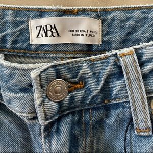 ZARA Distressed cut off shorts☀️